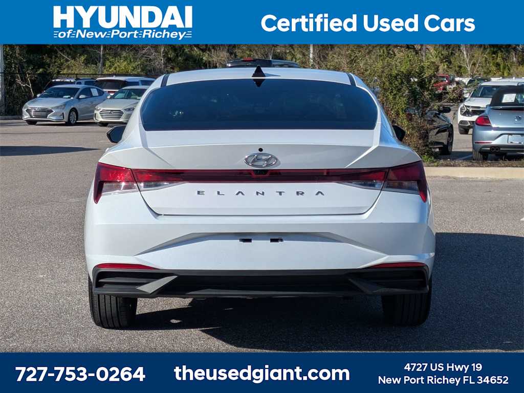 Thumbnail: 2022 Hyundai Elantra - 4