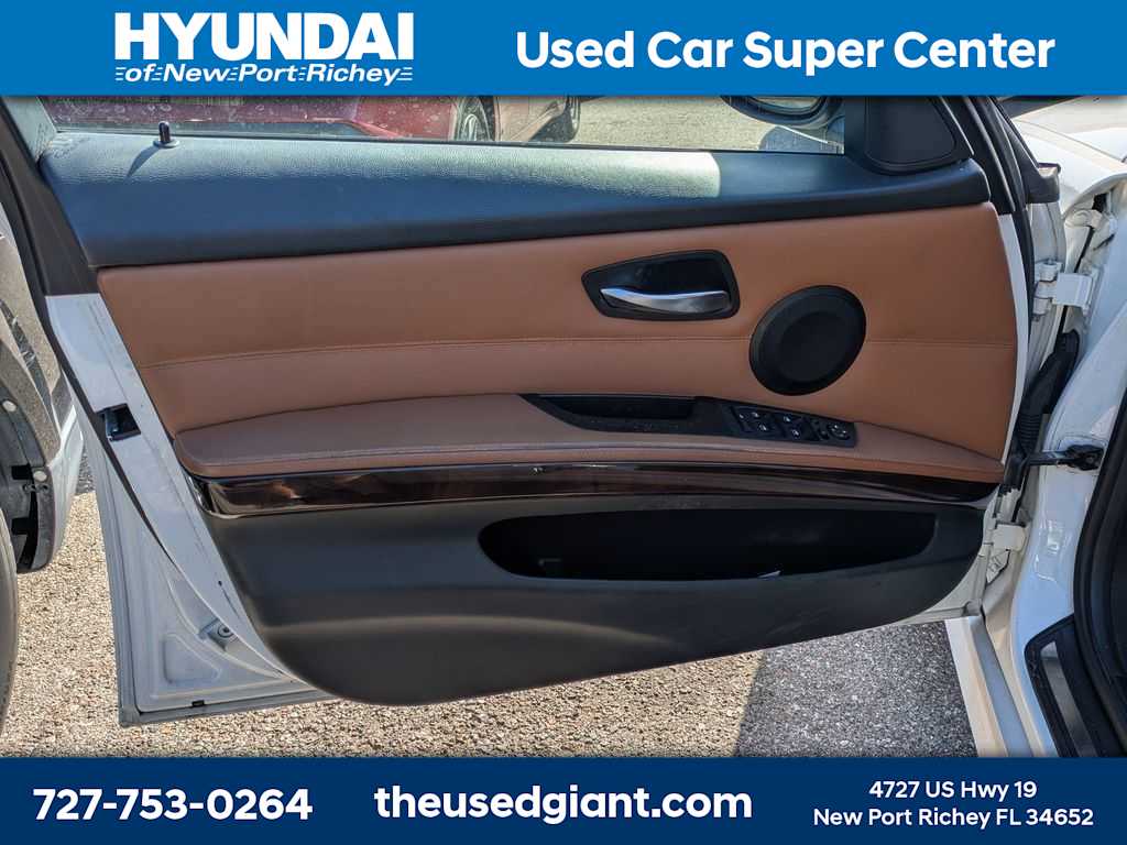 Thumbnail: 2011 BMW 3 Series - 11