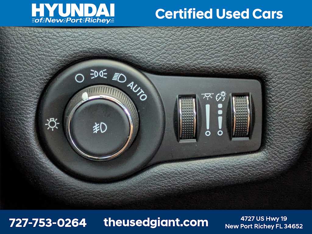 Thumbnail: 2020 Jeep Cherokee - 29