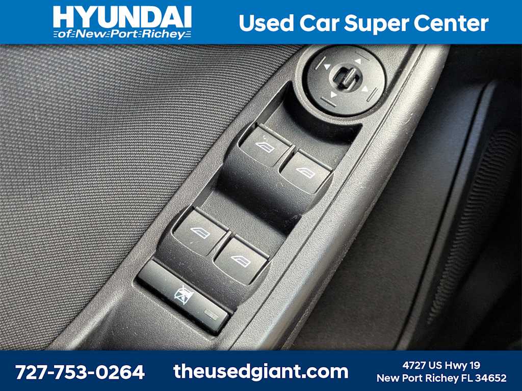 Thumbnail: 2016 Ford Focus - 22