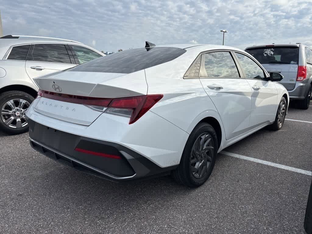 Thumbnail: 2024 Hyundai Elantra - 3