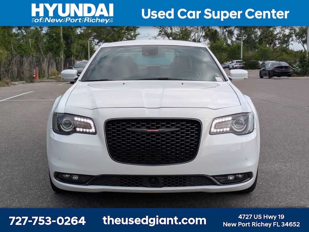 Thumbnail: 2020 Chrysler 300 - 8