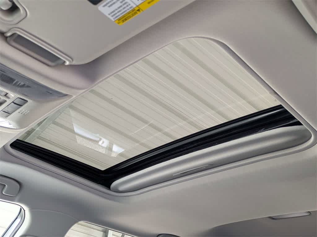 Thumbnail: 2022 Toyota RAV4 - 26