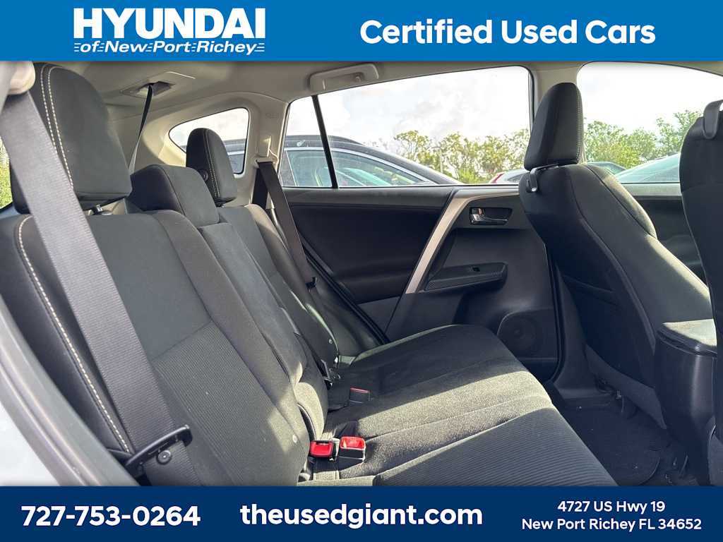 2014 Toyota RAV4 XLE 10
