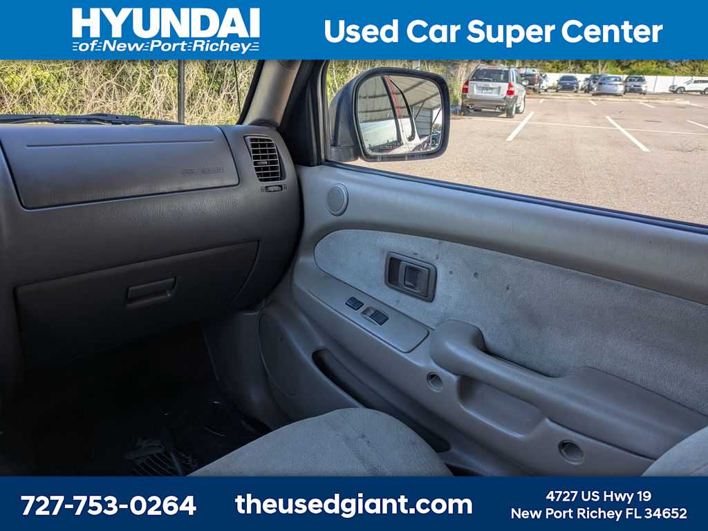 Thumbnail: 2002 Toyota Tacoma - 17