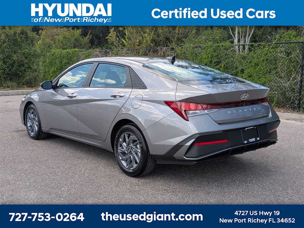 Thumbnail: 2024 Hyundai Elantra - 3