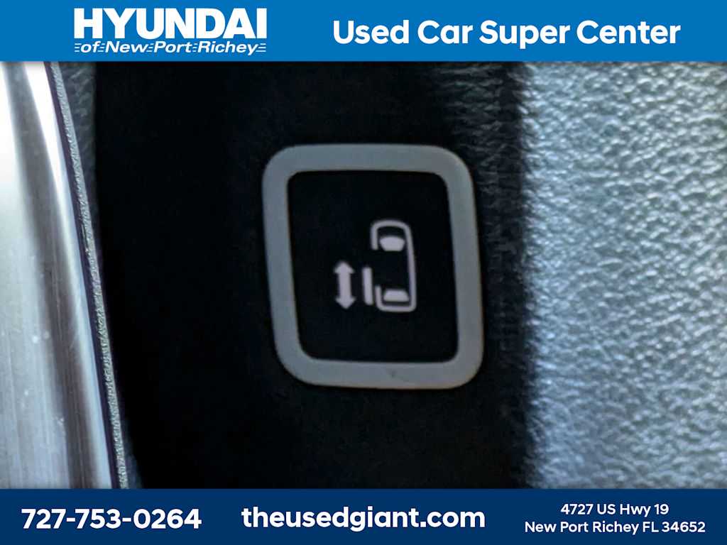 Thumbnail: 2022 Chrysler Pacifica - 21