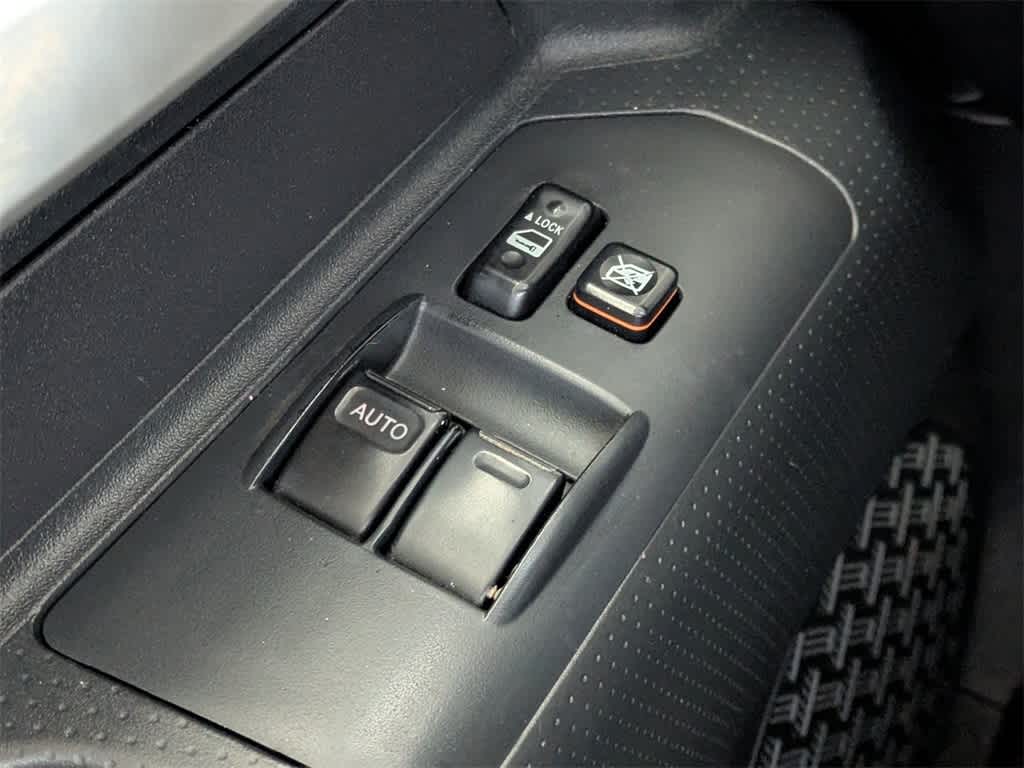 Thumbnail: 2007 Toyota FJ Cruiser - 23