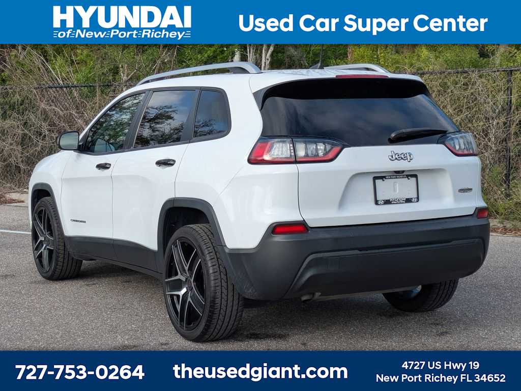 Thumbnail: 2021 Jeep Cherokee - 3