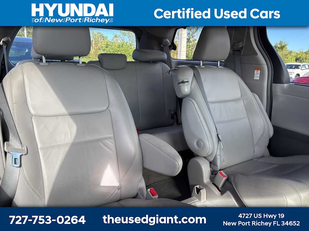 Thumbnail: 2018 Toyota Sienna - 9