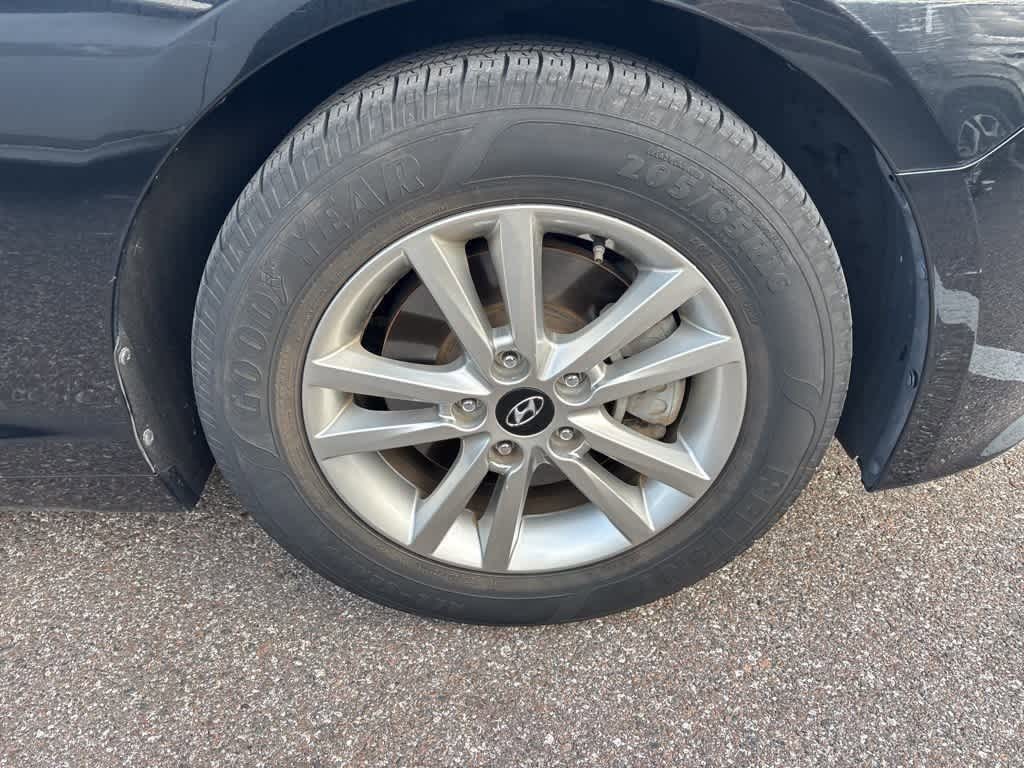 Thumbnail: 2017 Hyundai Sonata - 5