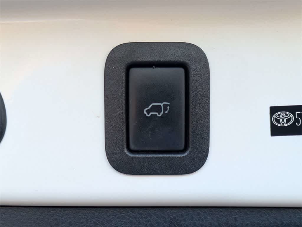 Thumbnail: 2014 Toyota Highlander - 13