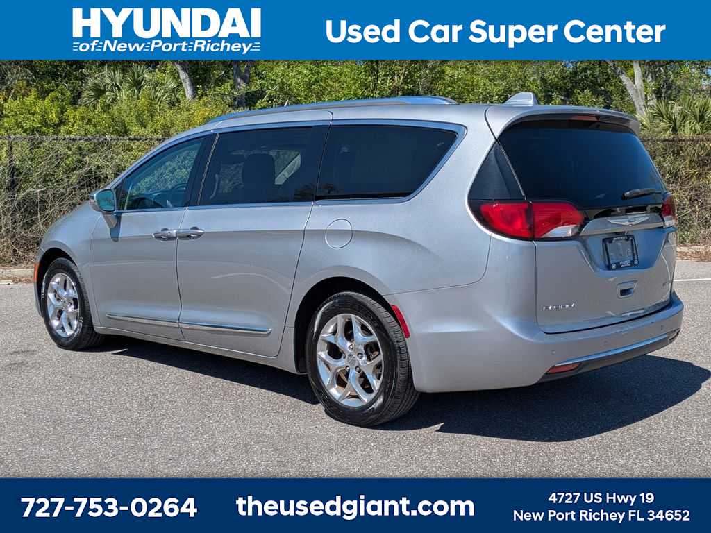 Thumbnail: 2018 Chrysler Pacifica - 3