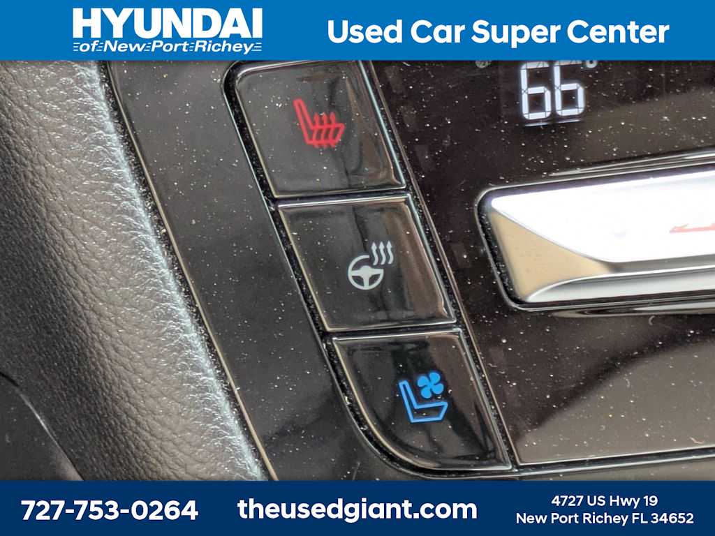 Thumbnail: 2021 Ford Explorer - 30