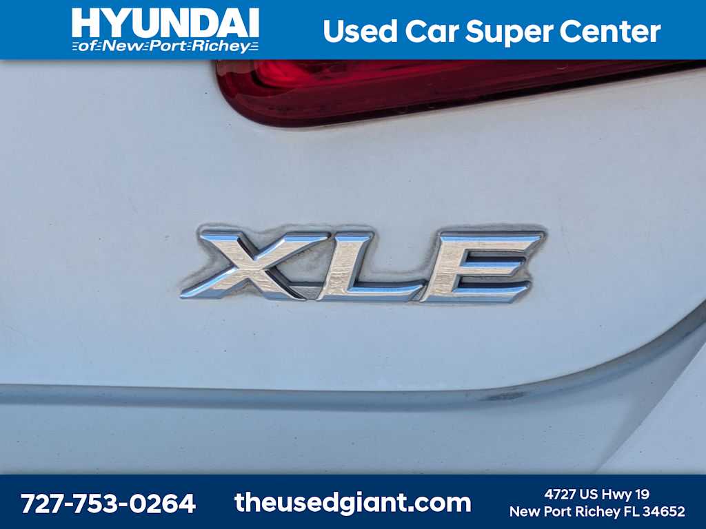 Thumbnail: 2011 Toyota Camry - 12
