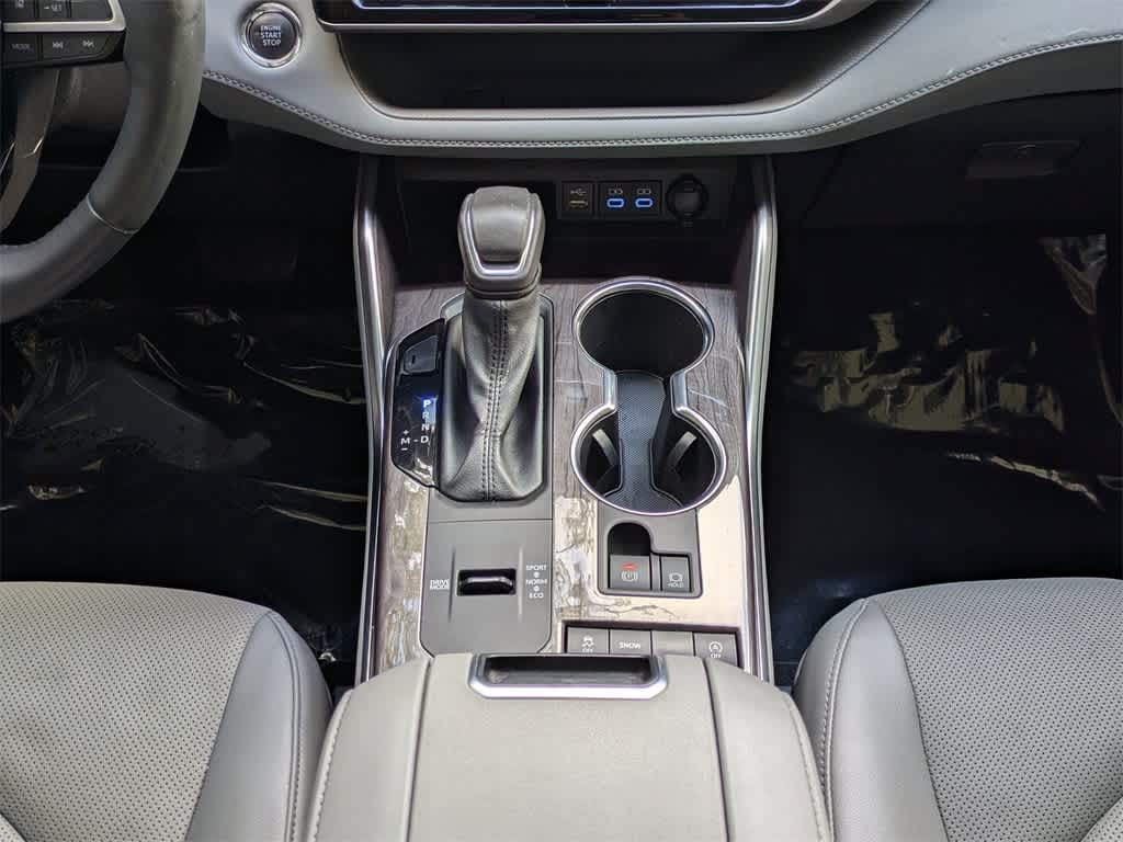 Thumbnail: 2022 Toyota Highlander - 25