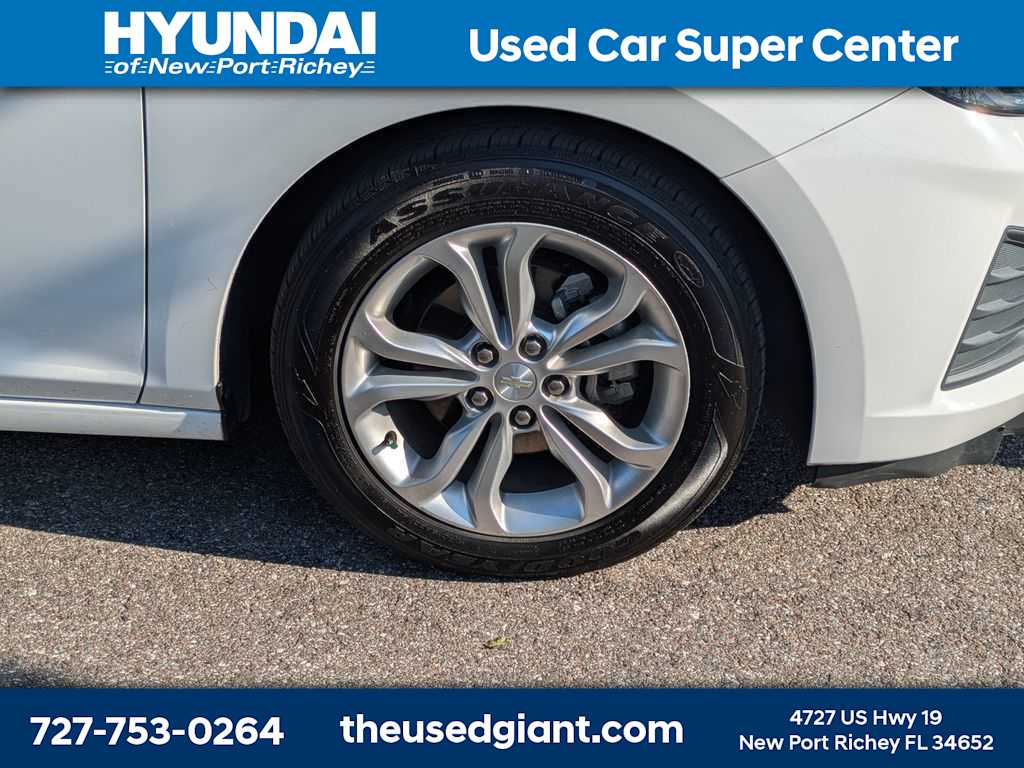 Thumbnail: 2019 Chevrolet Cruze - 6