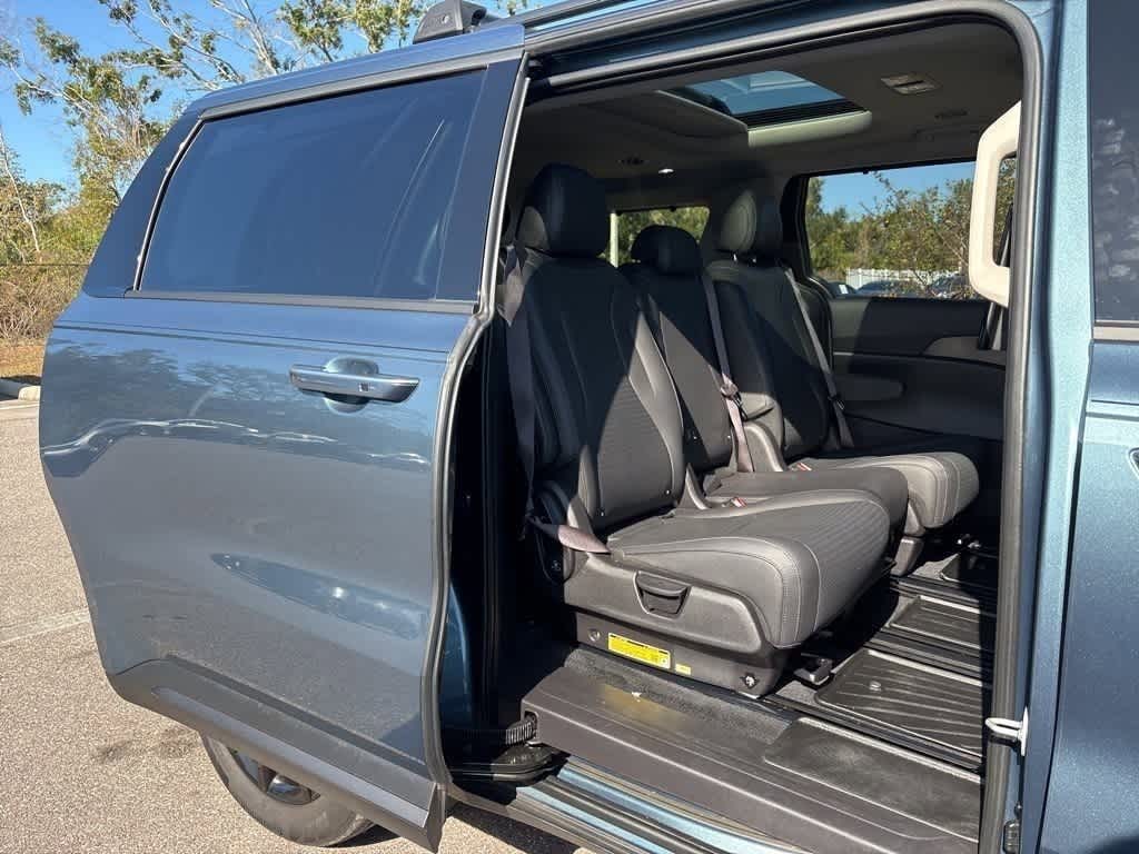 Thumbnail: 2025 Kia Carnival - 10