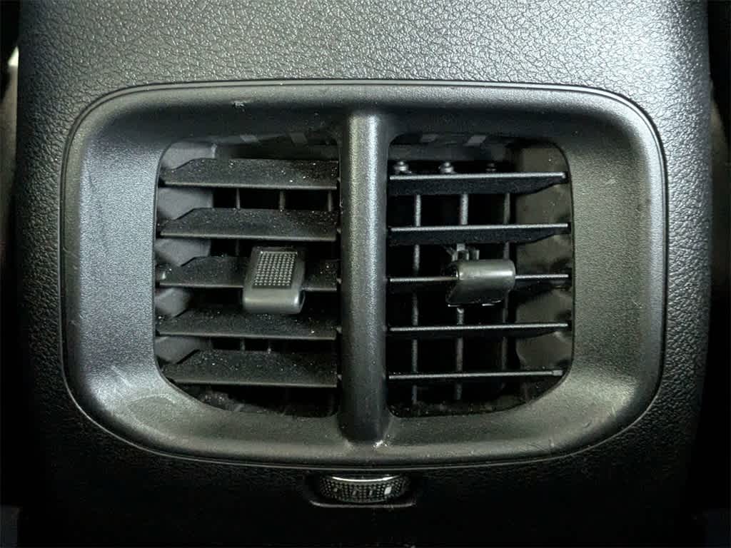 Thumbnail: 2019 Jeep Cherokee - 17