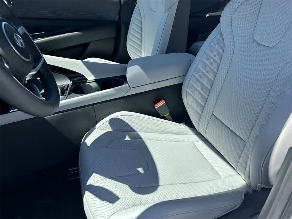 Thumbnail: 2025 Hyundai Elantra - 15