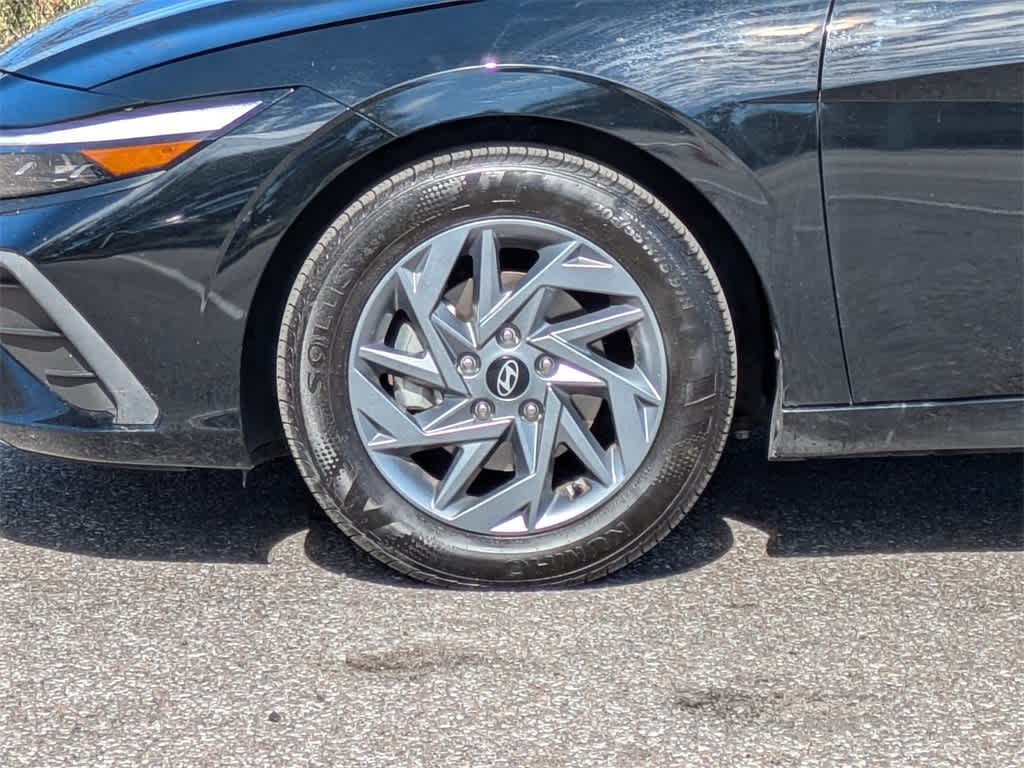 Thumbnail: 2024 Hyundai Elantra - 10