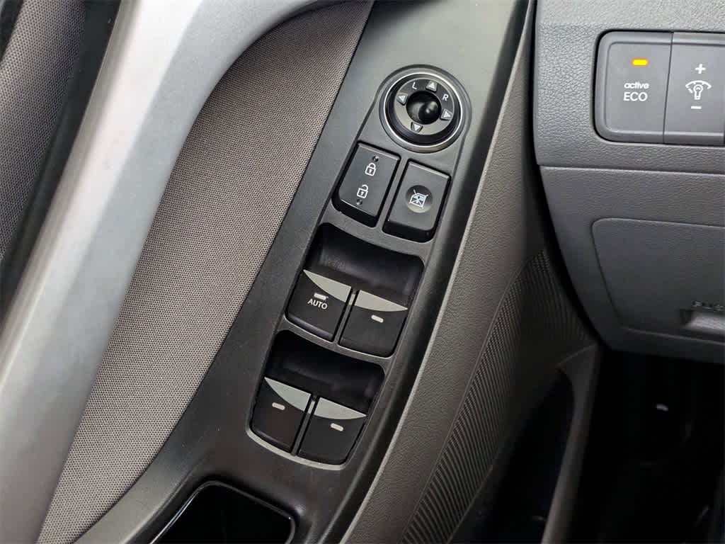 Thumbnail: 2016 Hyundai Elantra - 22