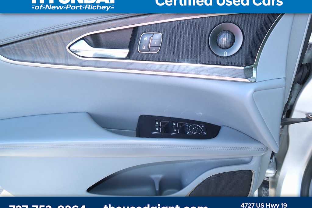 Thumbnail: 2019 Lincoln Nautilus - 10