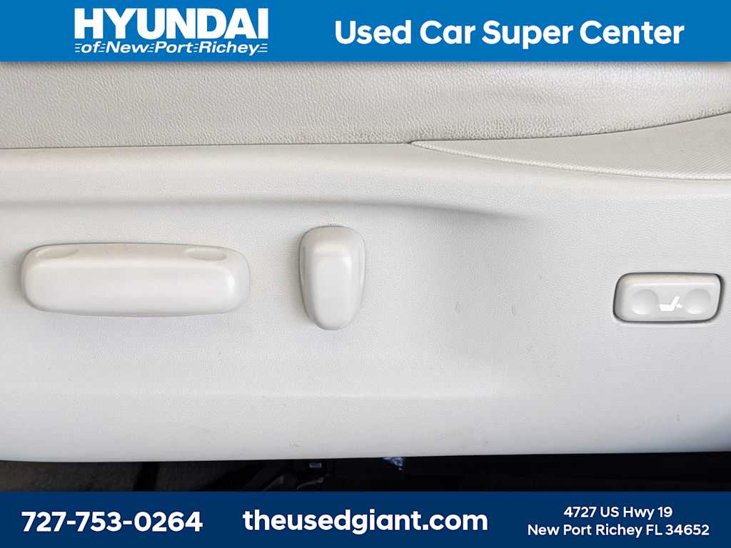 Thumbnail: 2011 Toyota Camry - 21