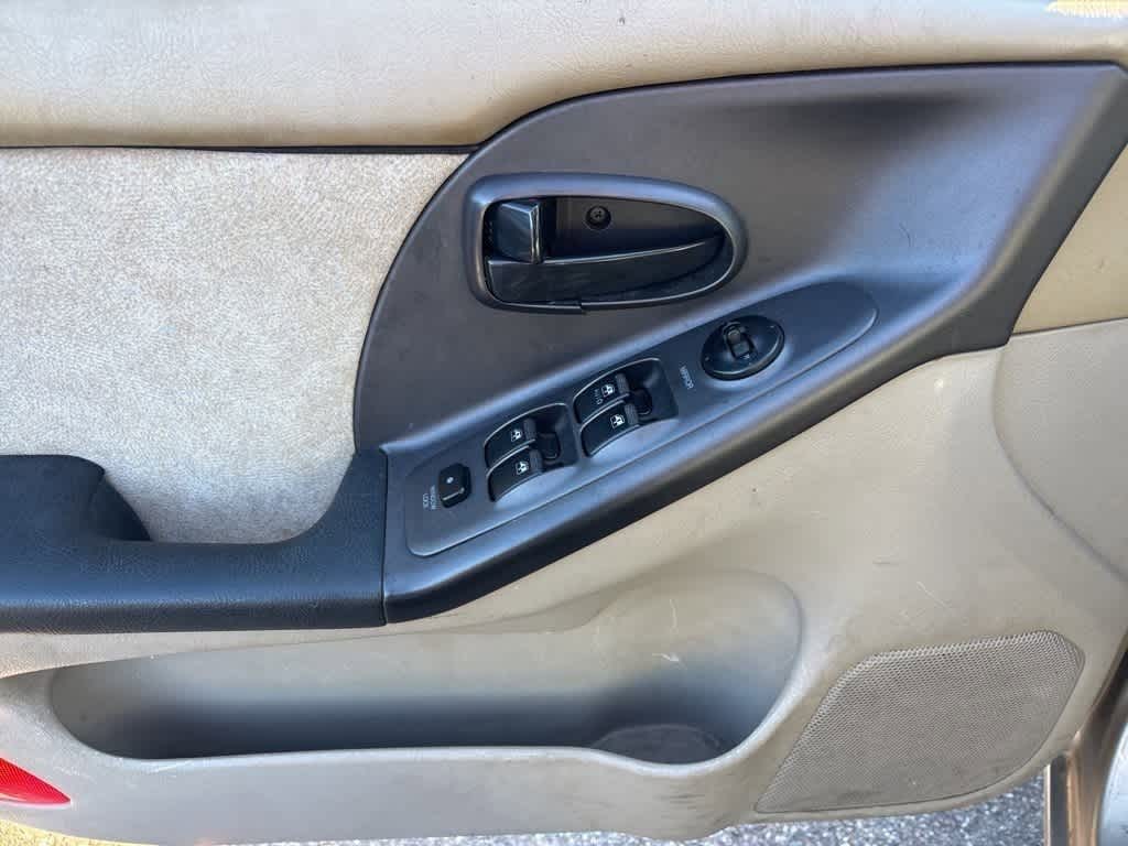 Thumbnail: 2003 Hyundai Elantra - 9