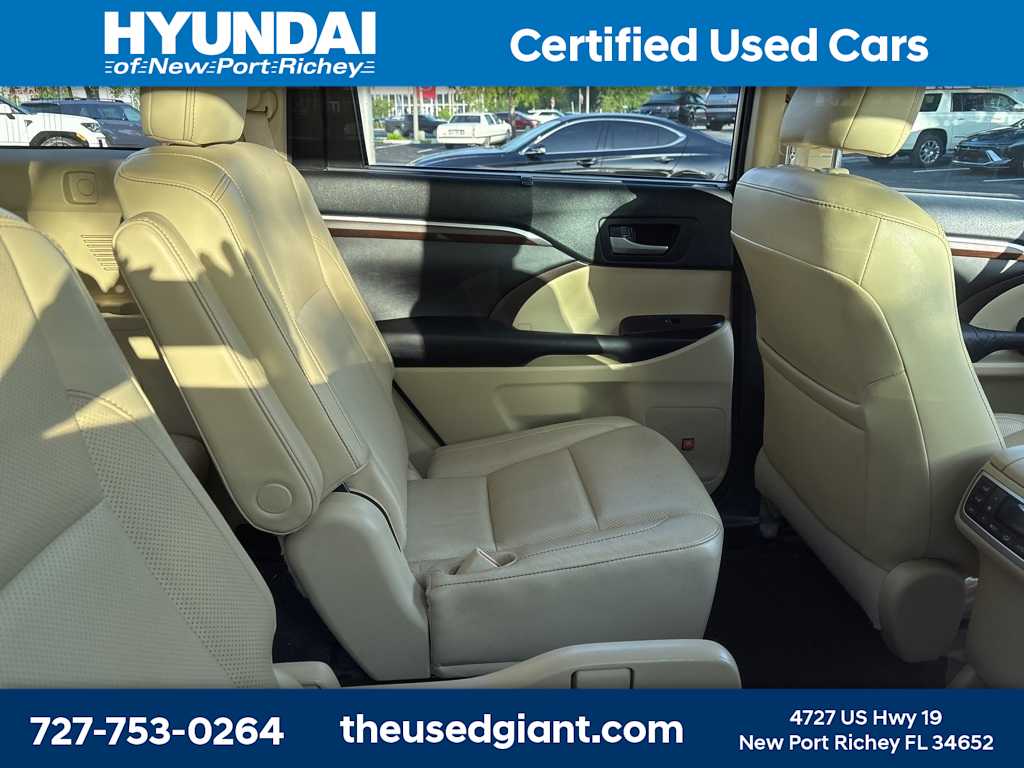 Thumbnail: 2016 Toyota Highlander - 8