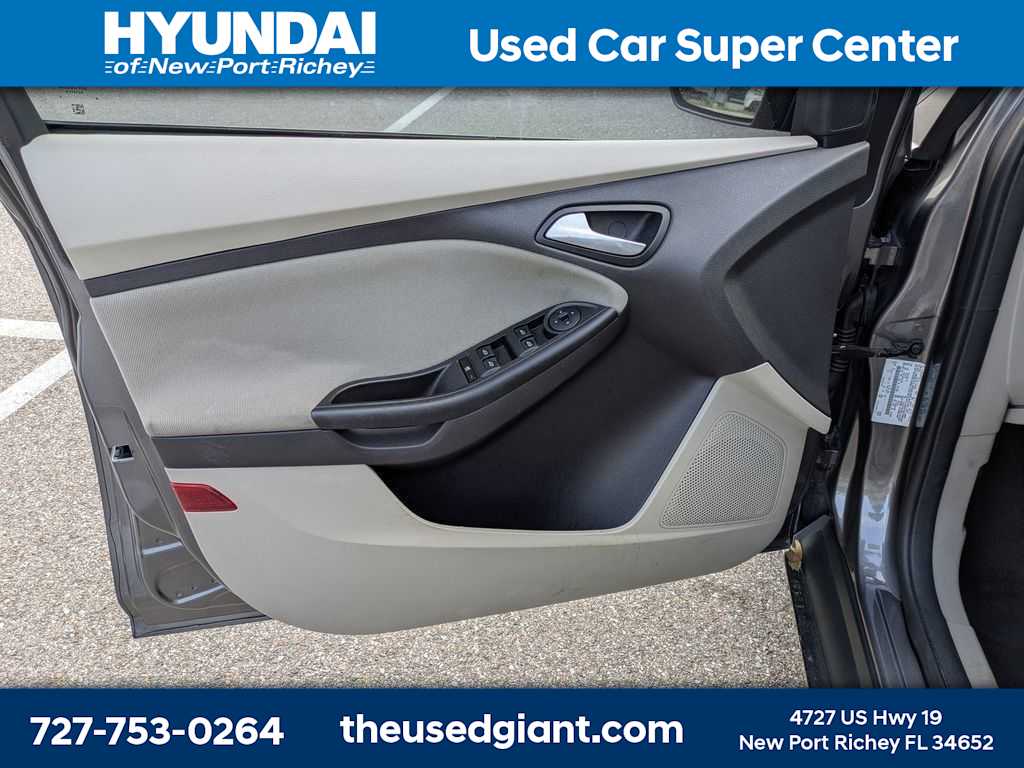 Thumbnail: 2014 Ford Focus - 10