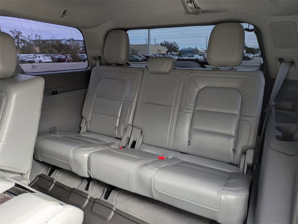Thumbnail: 2020 Lincoln Navigator - 16