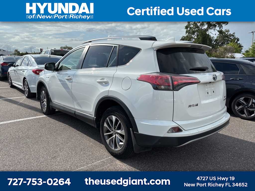 2018 Toyota RAV4 XLE 2
