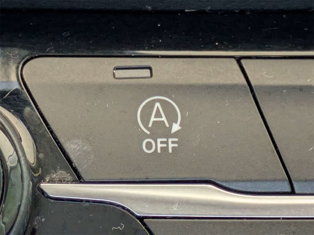 Thumbnail: 2021 Chrysler Voyager - 28