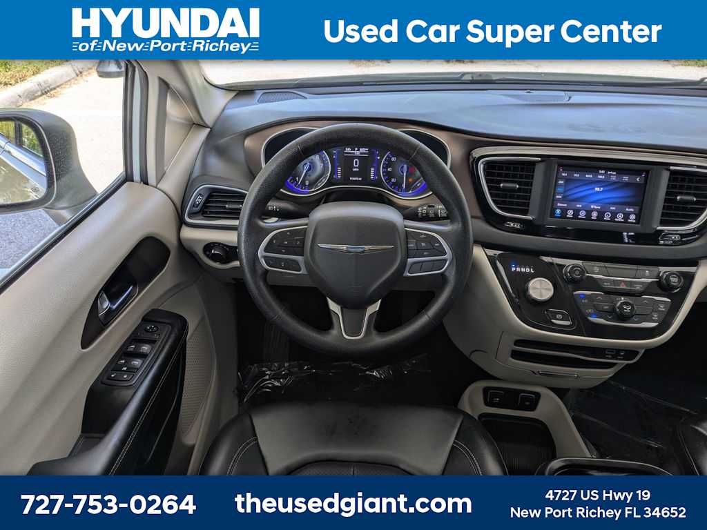 Thumbnail: 2020 Chrysler Voyager - 23