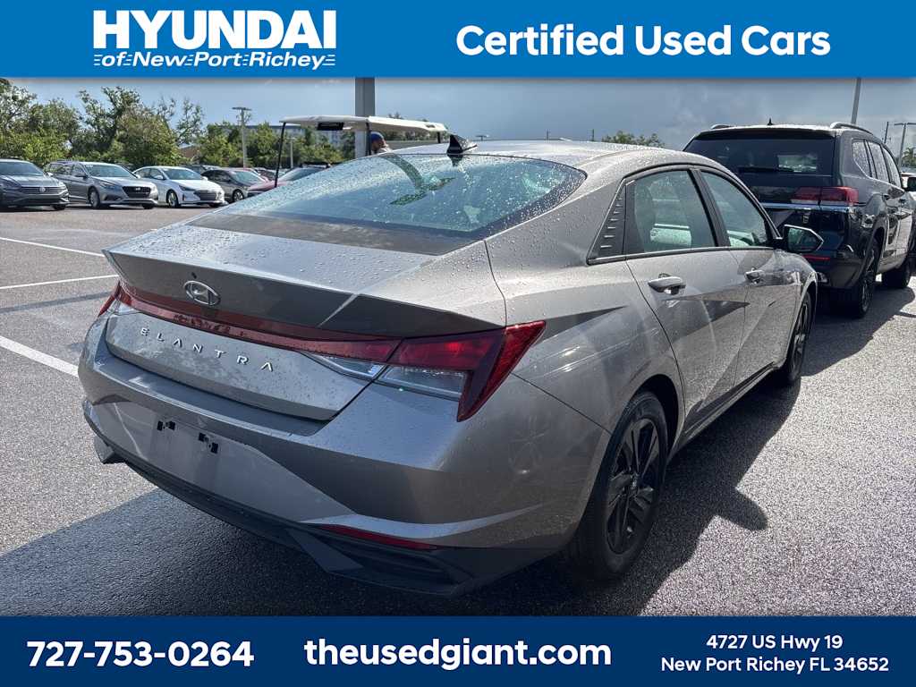 2022 Hyundai Elantra SEL 3