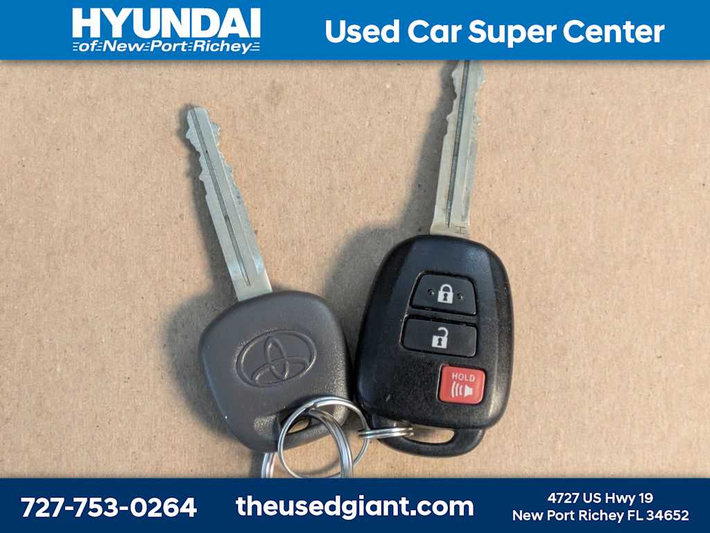 Thumbnail: 2018 Toyota Prius c - 31