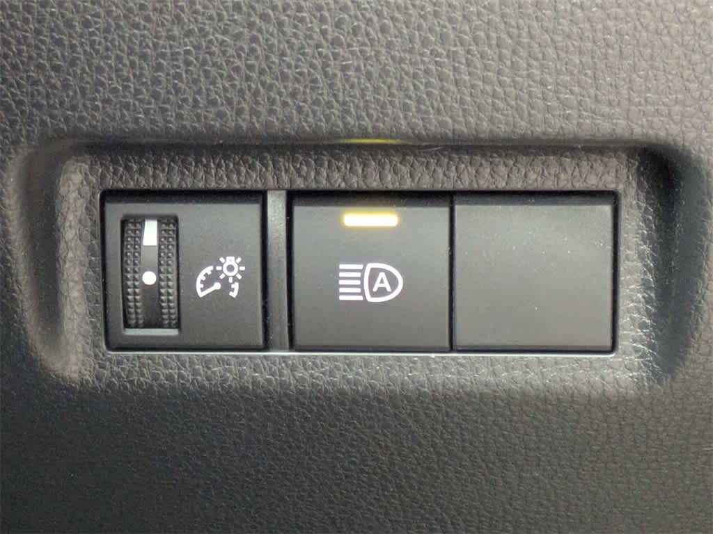 Thumbnail: 2025 Toyota RAV4 - 31