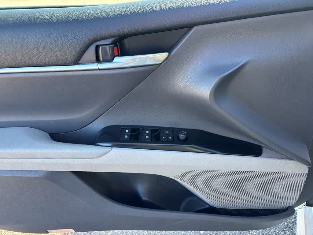 Thumbnail: 2018 Toyota Camry - 10