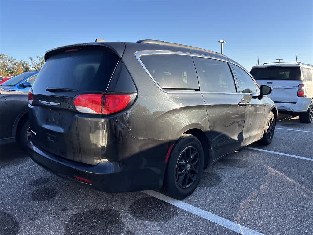 Thumbnail: 2021 Chrysler Voyager - 3