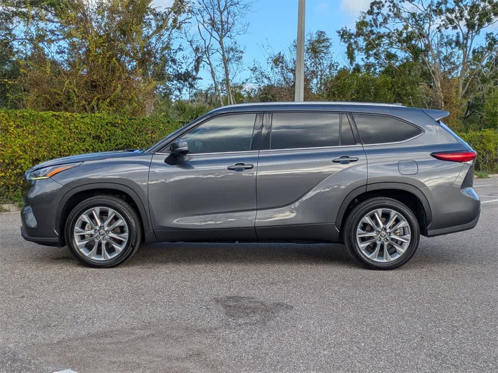 Thumbnail: 2022 Toyota Highlander - 2