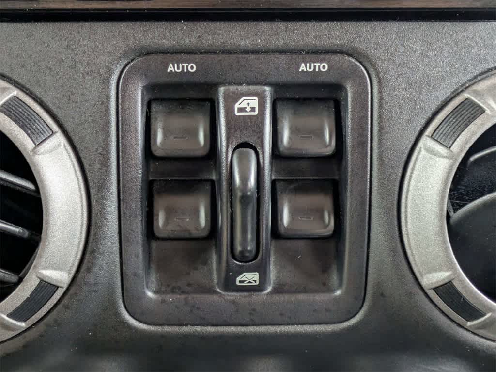 Thumbnail: 2015 Jeep Wrangler - 25