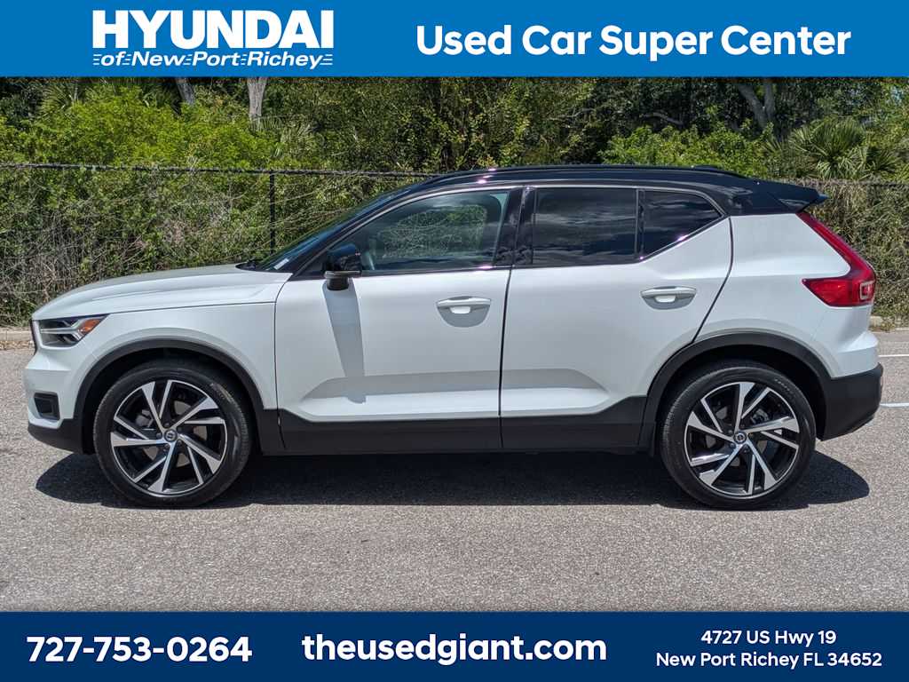 Thumbnail: 2022 Volvo XC40 - 2