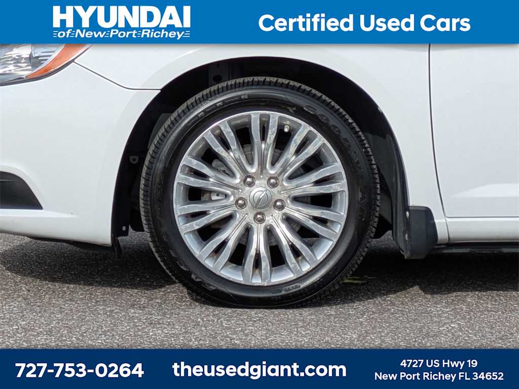 Thumbnail: 2011 Chrysler 200 - 11