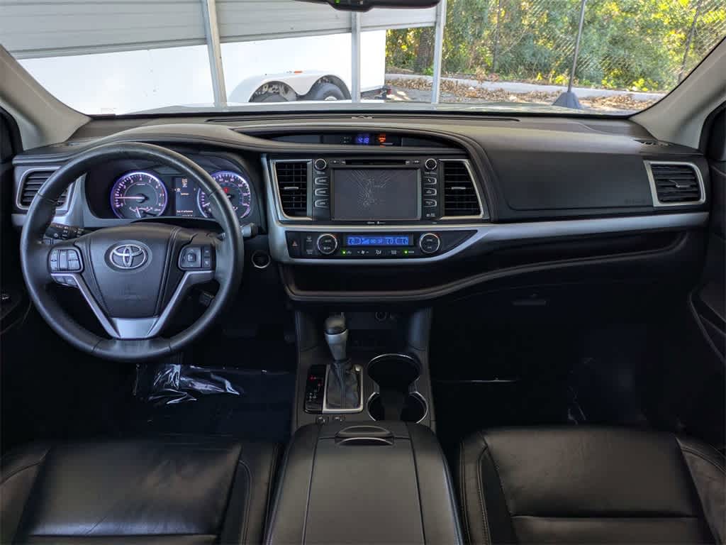 Thumbnail: 2014 Toyota Highlander - 22