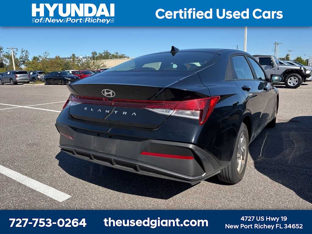 Thumbnail: 2024 Hyundai Elantra - 3