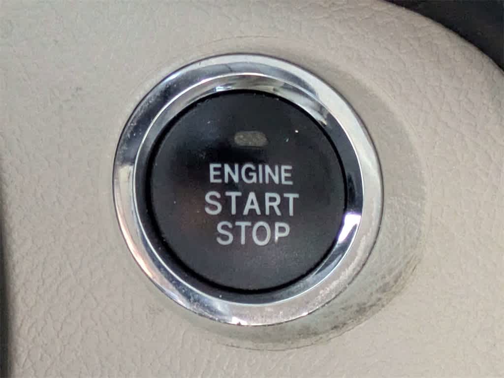 Thumbnail: 2015 Toyota Sienna - 38