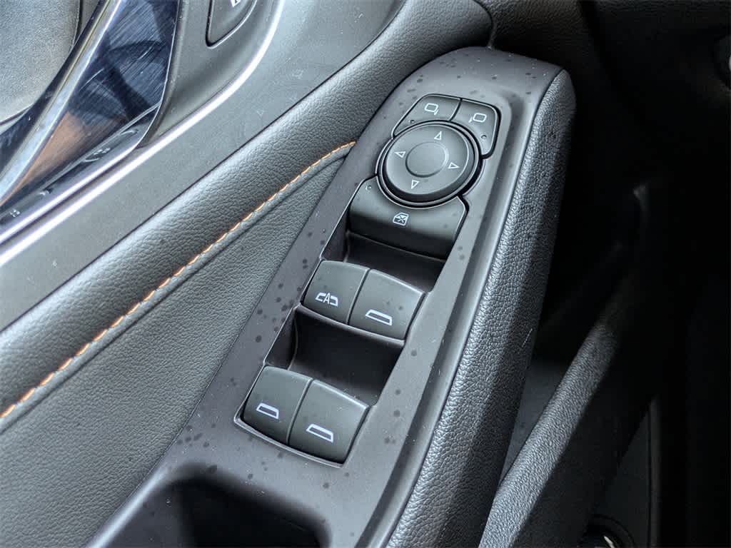 Thumbnail: 2020 Chevrolet Traverse - 34