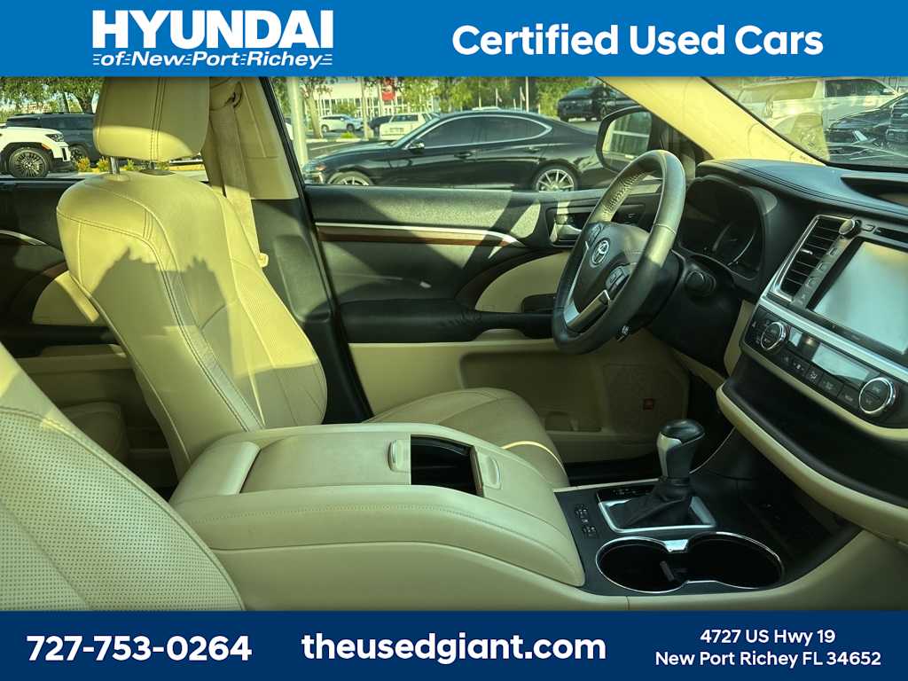 Thumbnail: 2016 Toyota Highlander - 7