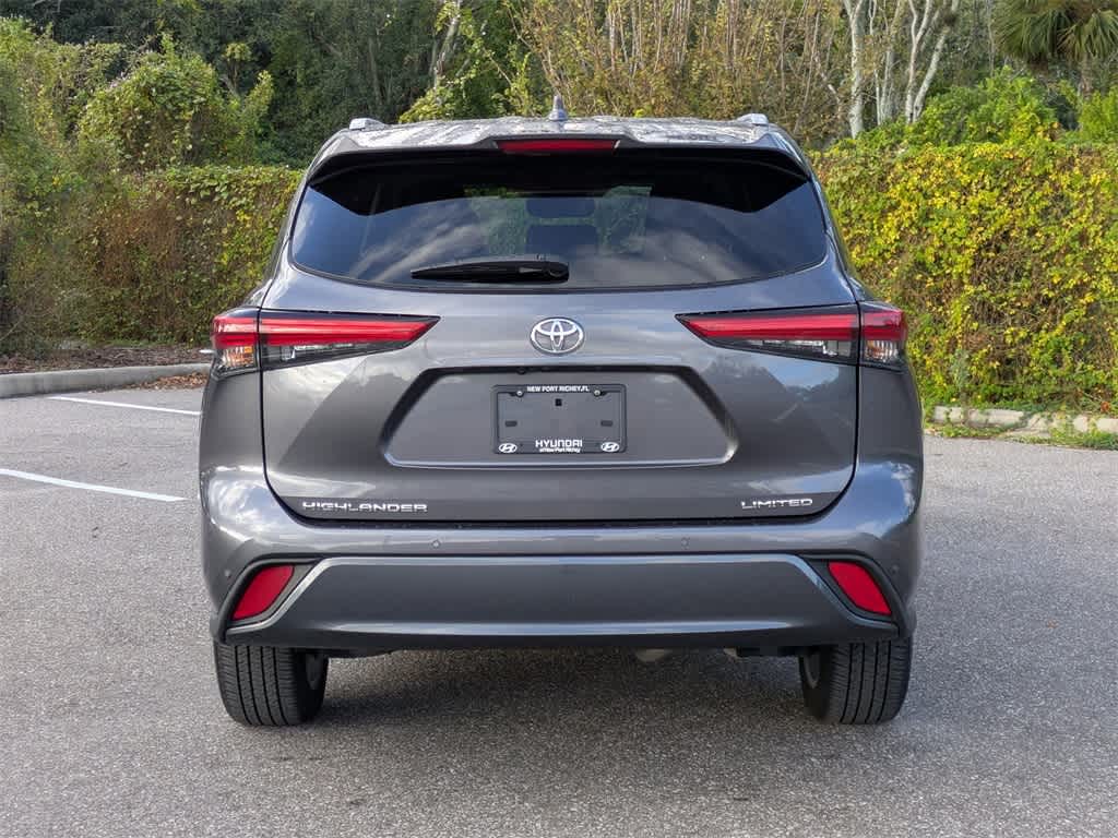 Thumbnail: 2022 Toyota Highlander - 4